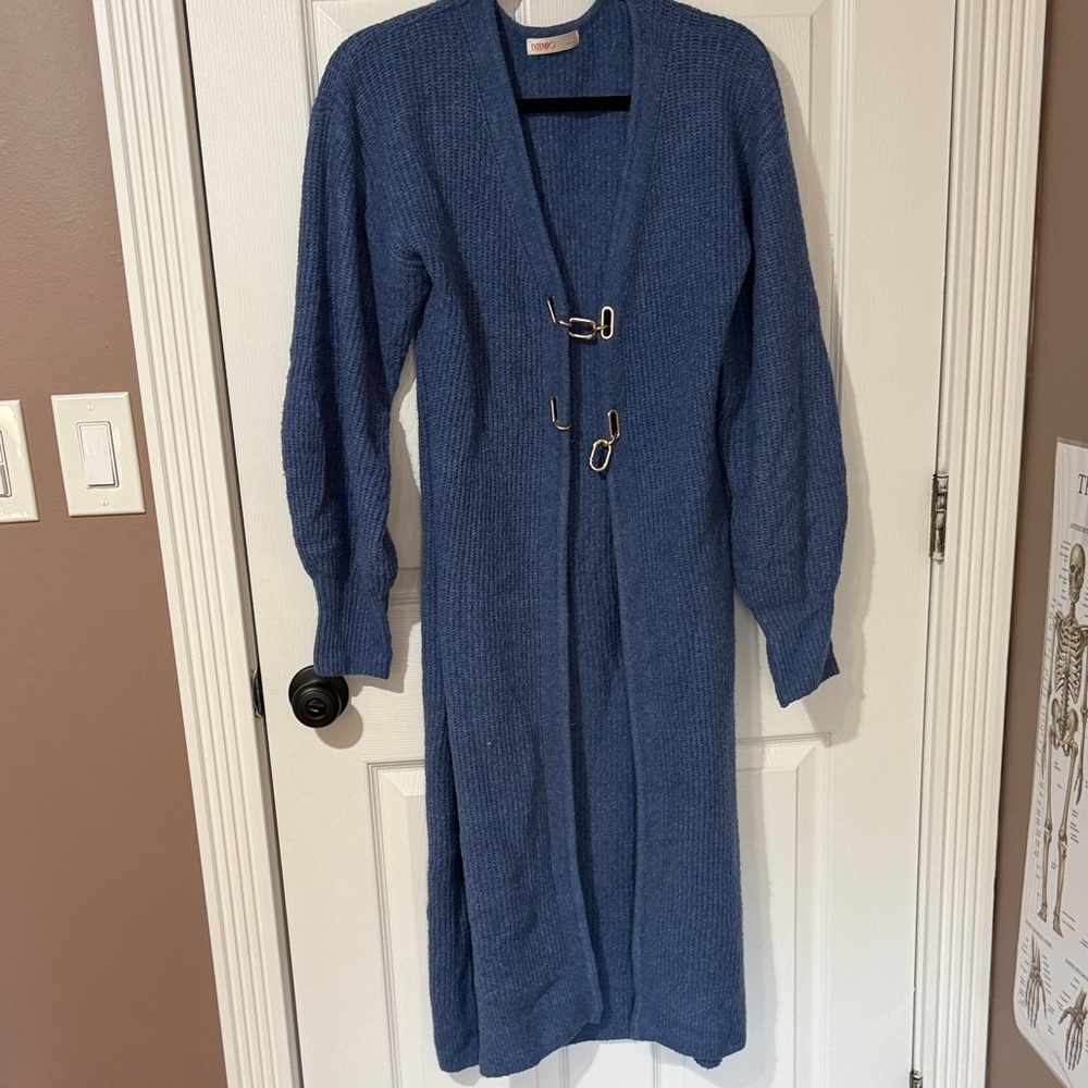 Long blue cardigan with gold hook detail